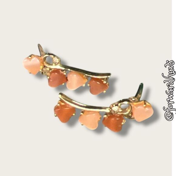 1950's Moonglow Lucite Thermoset Gold Tone Clip-On Earrings - Picture 4 of 8